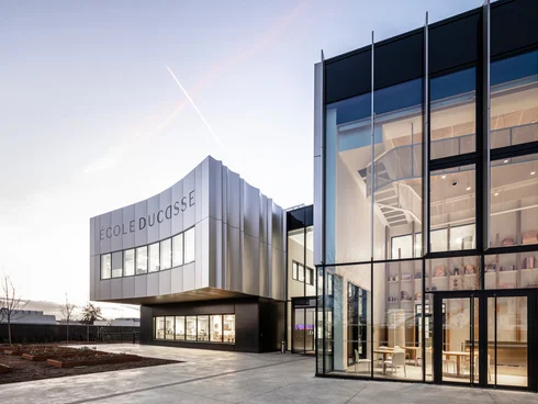 Gebäude mit Glasfassade