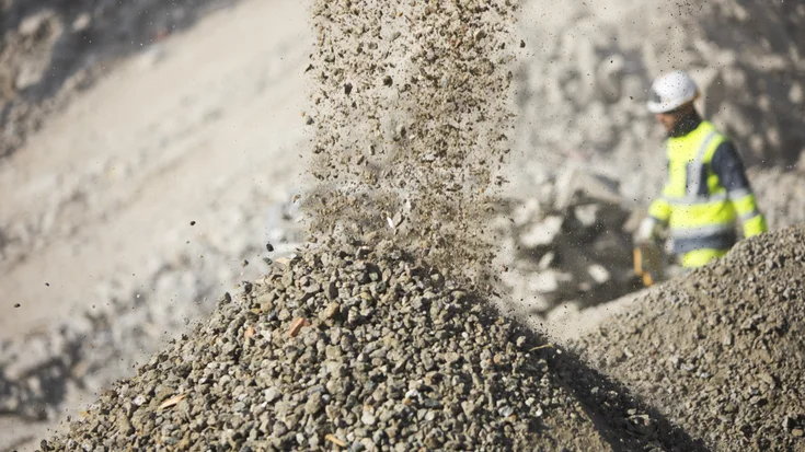 Kiesgrube mit PORRianer im Hintergrund