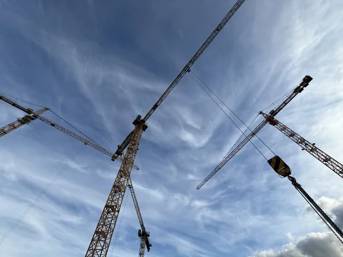 Kräne von unten nach oben fotografiert