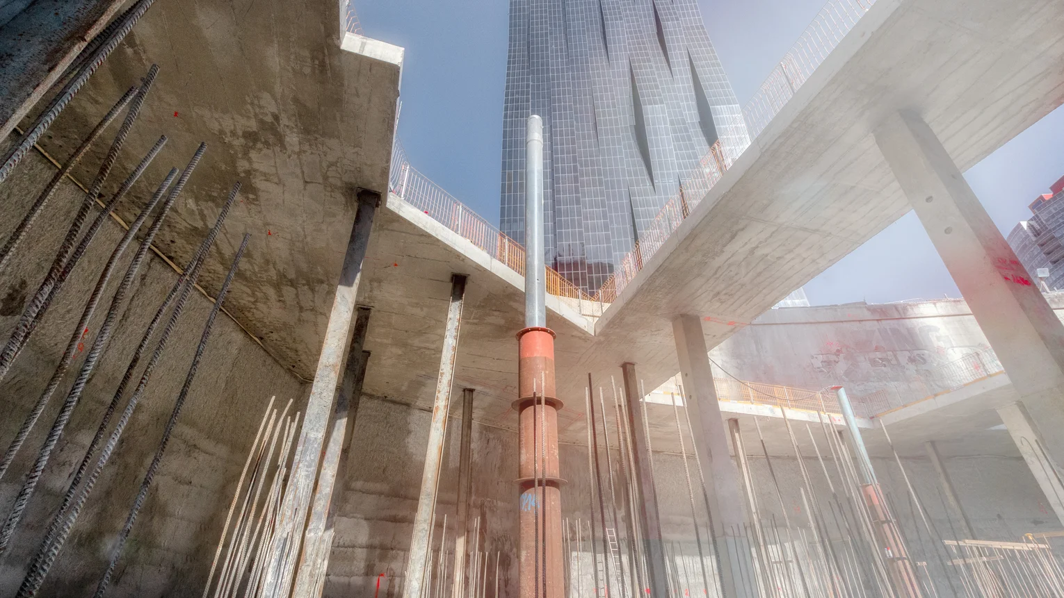 Baugrube, Blick nach oben auf DC-Tower