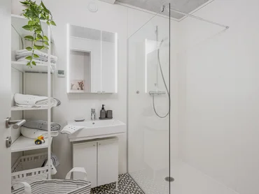 Badezimmer mit begehbarer Dusche