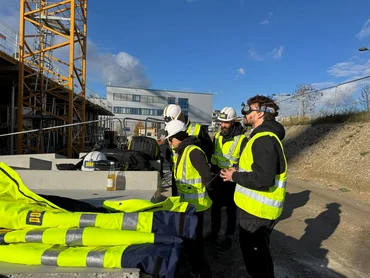 Drohnenpilot steuert Drohne